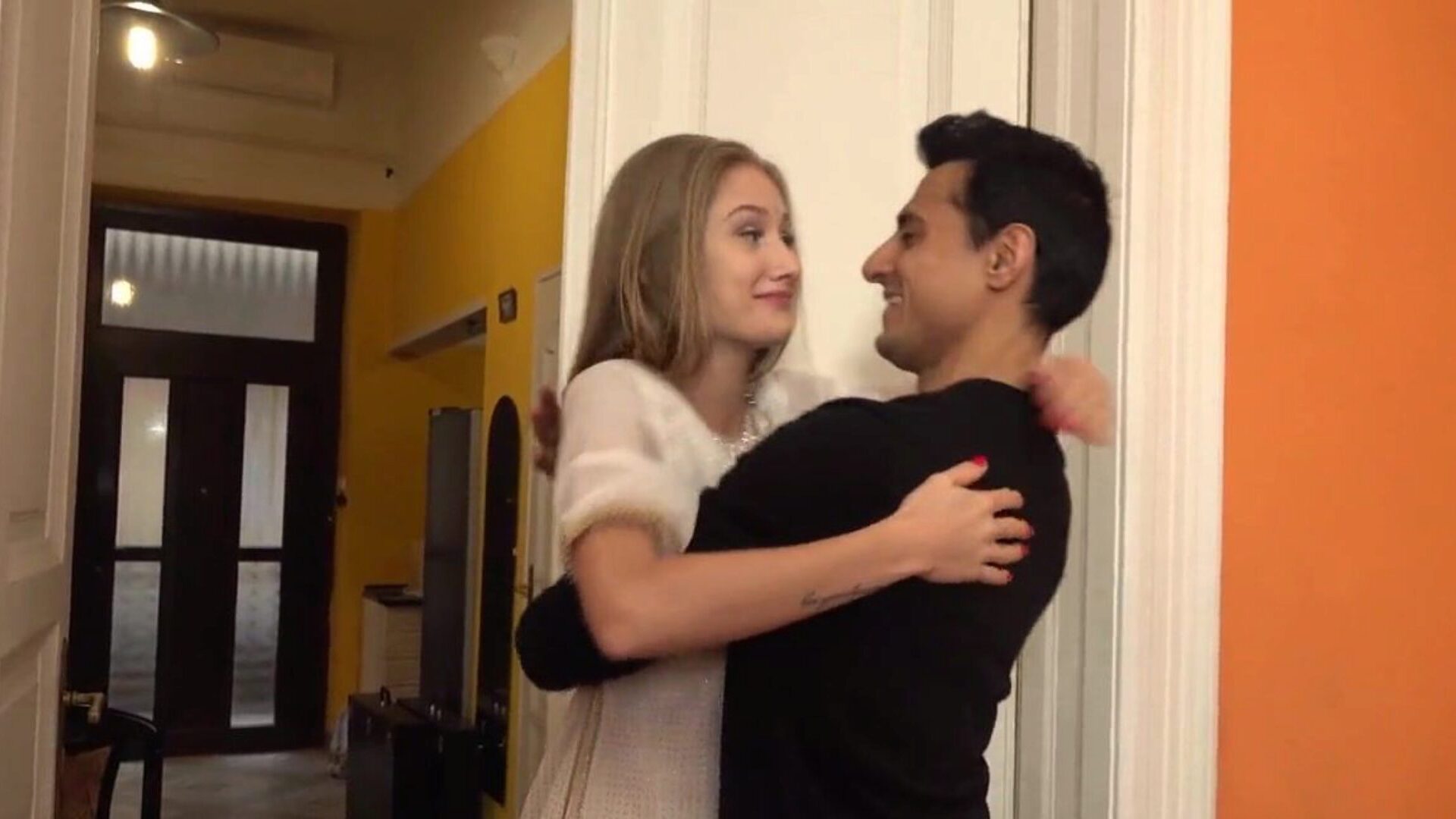 desi sali ki choot aur gaand chod dali jijaji ne desi jija sali tem uma intensa travessura sexy da meia-noite quando a esposa ainda estava dormindo ao lado deles a cunhada é tão obediente que o bebê não conseguia abaixar a grande vara da jija em sua boceta