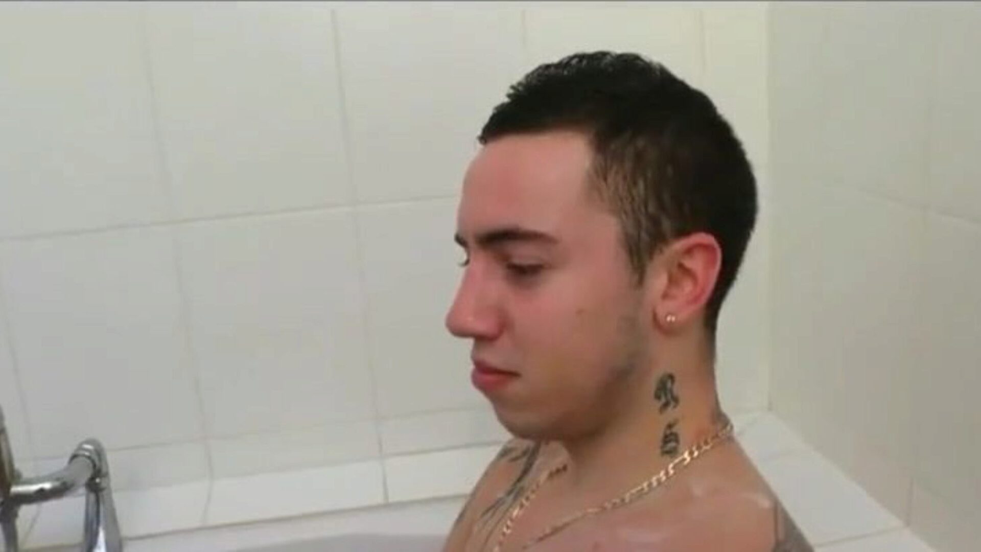 maman et fils dans les bains maman et fils dans les bains